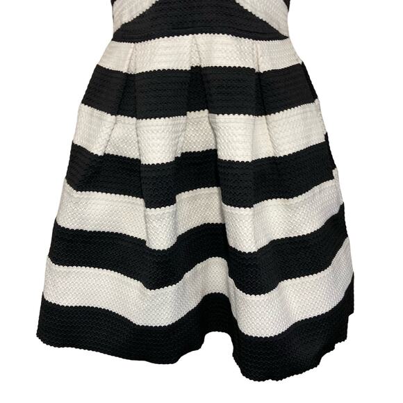 BCBG Max Azria Striped Fit And Flare Strapless Bandage Dress Size Medium M NWT - Picture 7 of 16